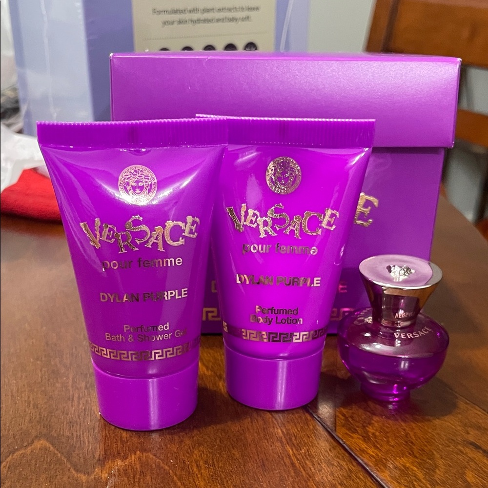 Versace Dylan Purple sample